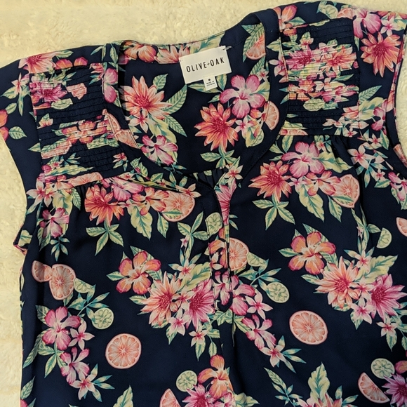 Short Sleeve Patterned Blouse - Picture 2 of 2